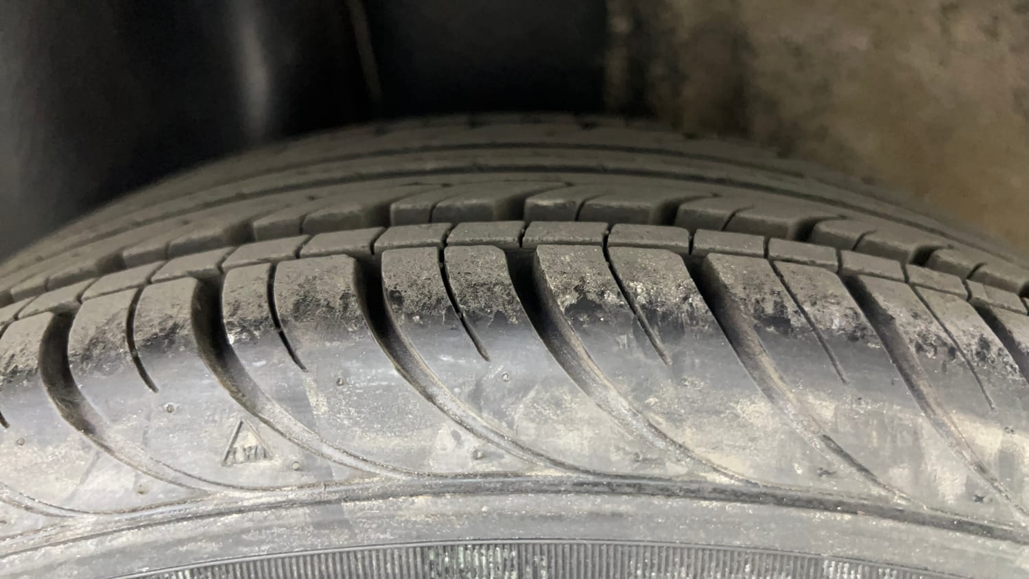 Used 2013 Ford Figo Duratec Petrol Titanium 1.2 Petrol Manual tyres RIGHT REAR TYRE TREAD VIEW