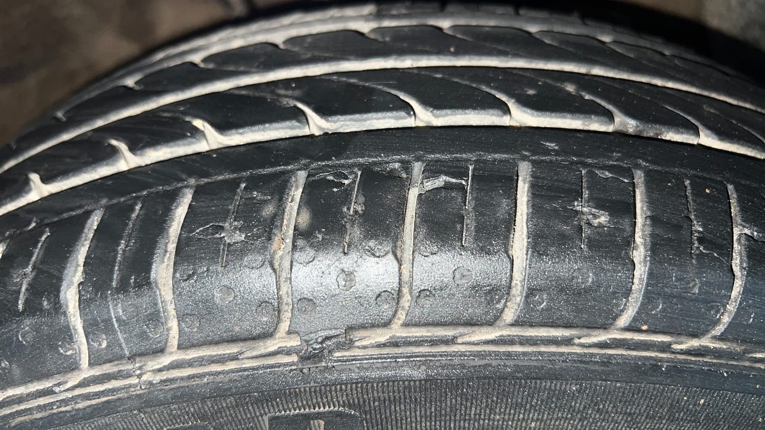 Used 2022 Hyundai Grand i10 Nios Sportz 1.2 Kappa VTVT Petrol Manual tyres RIGHT FRONT TYRE TREAD VIEW
