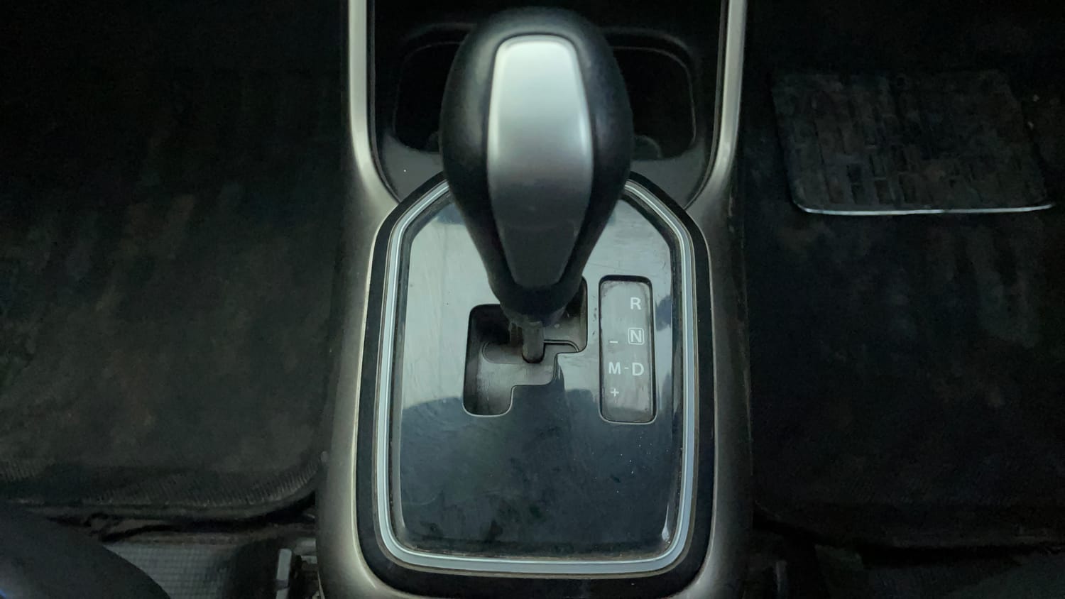 Used 2017 Maruti Suzuki Ignis Zeta 1.2 AMT Petrol Automatic interior GEAR  KNOB VIEW