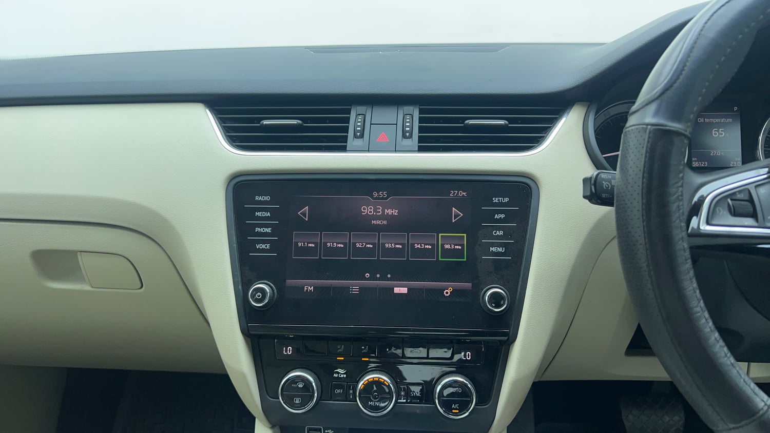 Used 2019 Skoda Octavia 1.8 TSI Style AT Petrol Automatic top_features Integrated (in-dash) music system