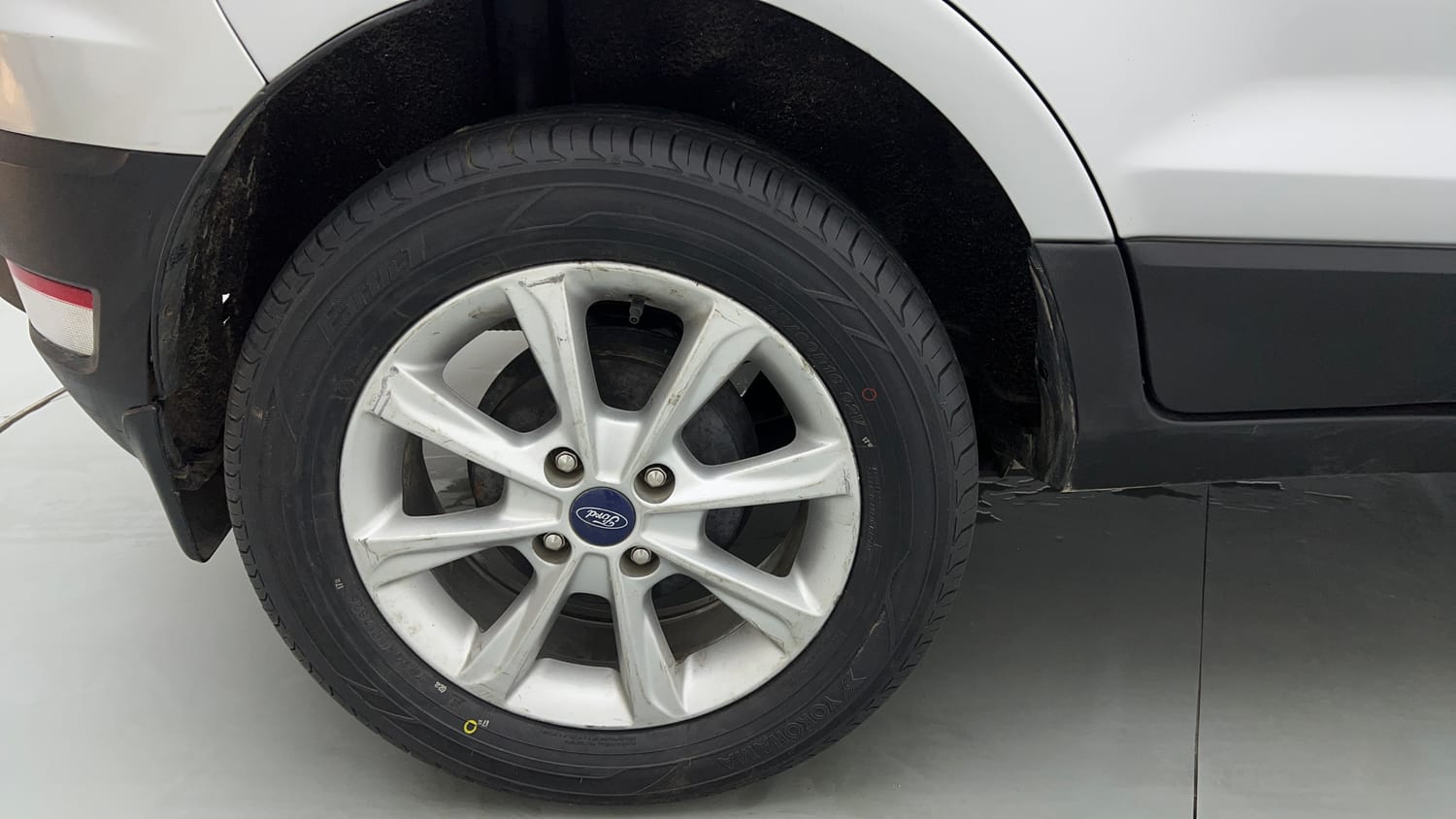 Used 2019 Ford EcoSport Titanium 1.5L TDCi Diesel Manual tyres RIGHT REAR TYRE RIM VIEW