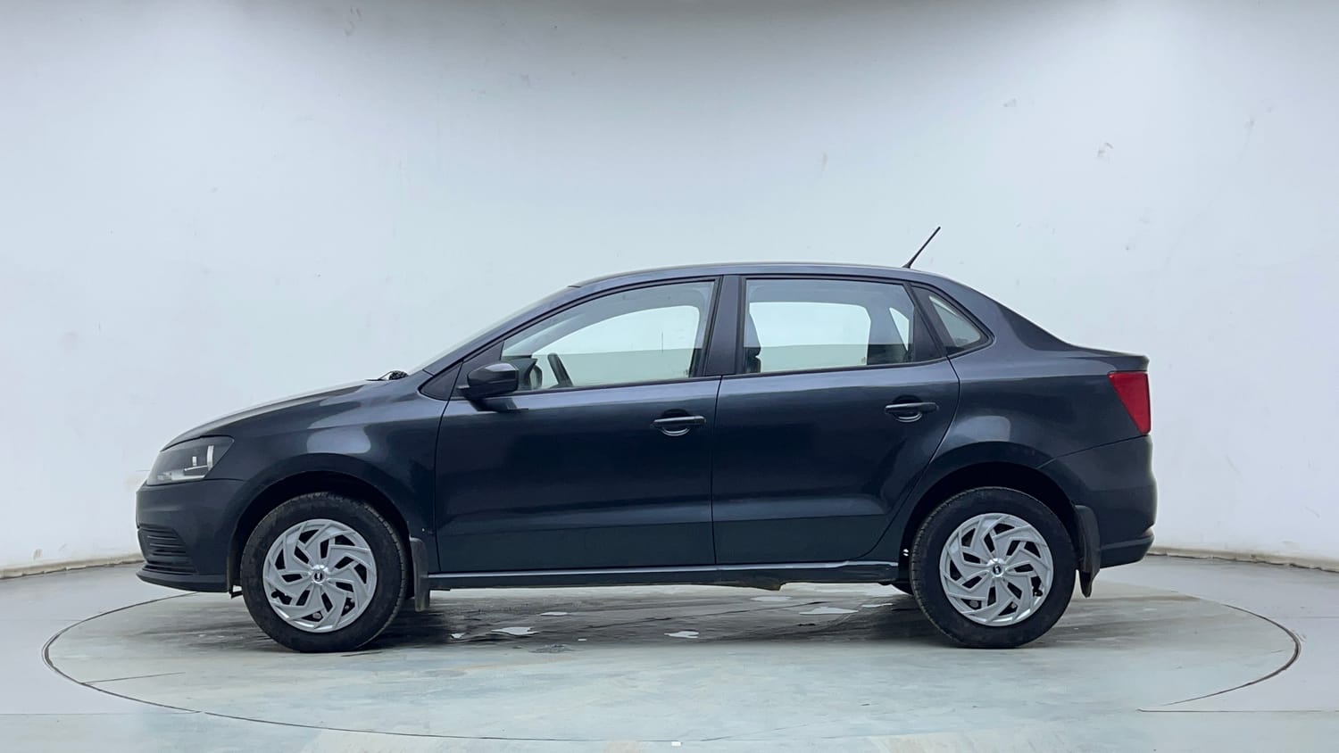 Used 2018 Volkswagen Ameo Comfortline 1.0L (P) Petrol Manual exterior LEFT SIDE VIEW