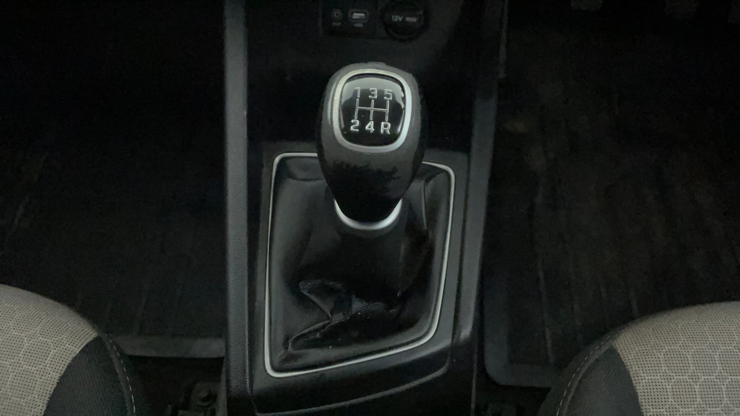 Used 2015 Hyundai Elite i20 Sportz 1.2 (O) Petrol Manual interior GEAR  KNOB VIEW