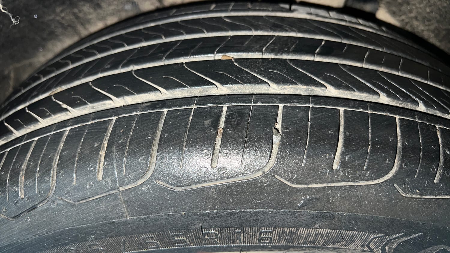 Used 2018 Maruti Suzuki Baleno Zeta 1.2 AT Petrol Automatic tyres LEFT REAR TYRE TREAD VIEW