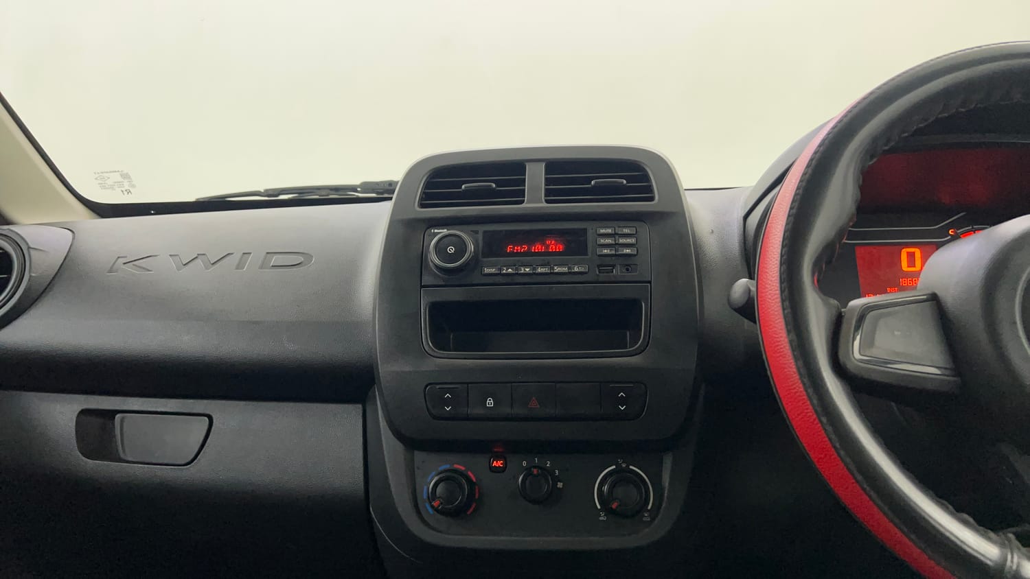 Used 2020 Renault Kwid RXL Petrol Manual interior MUSIC SYSTEM & AC CONTROL VIEW