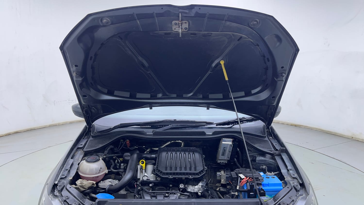 Used 2018 Volkswagen Ameo Comfortline 1.0L (P) Petrol Manual engine ENGINE & BONNET OPEN FRONT VIEW