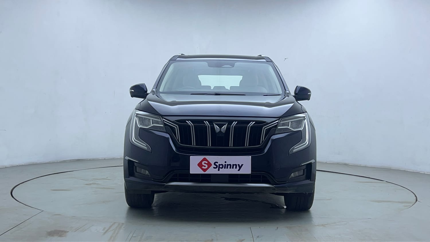 Used 2021 Mahindra XUV700 AX 7 Petrol AT Luxury Pack 7 STR Petrol Automatic exterior FRONT VIEW