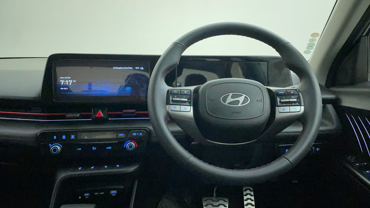 Used 2024 Hyundai Verna SX (O) 1.5 Turbo Petrol DCT Petrol Automatic interior STEERING VIEW