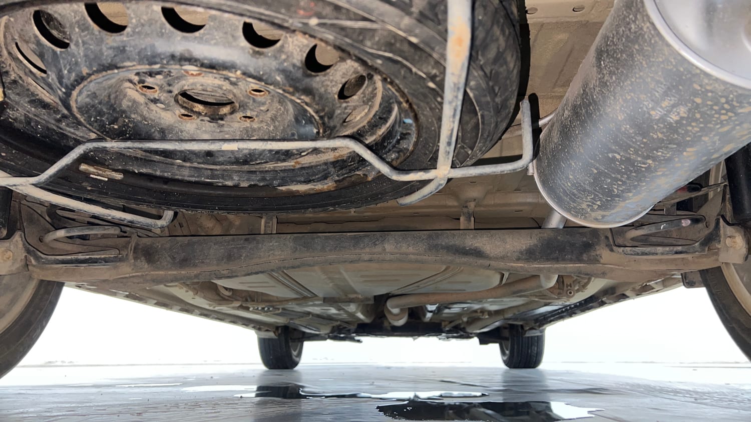 Used 2023 Maruti Suzuki XL6 Zeta MT CNG Cng Manual extra REAR UNDERBODY VIEW (TAKEN FROM REAR)