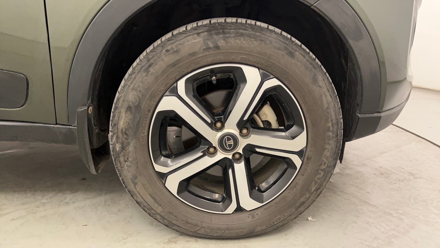 Used 2022 Tata Nexon XZA Plus (O) Diesel Diesel Automatic tyres RIGHT FRONT TYRE RIM VIEW
