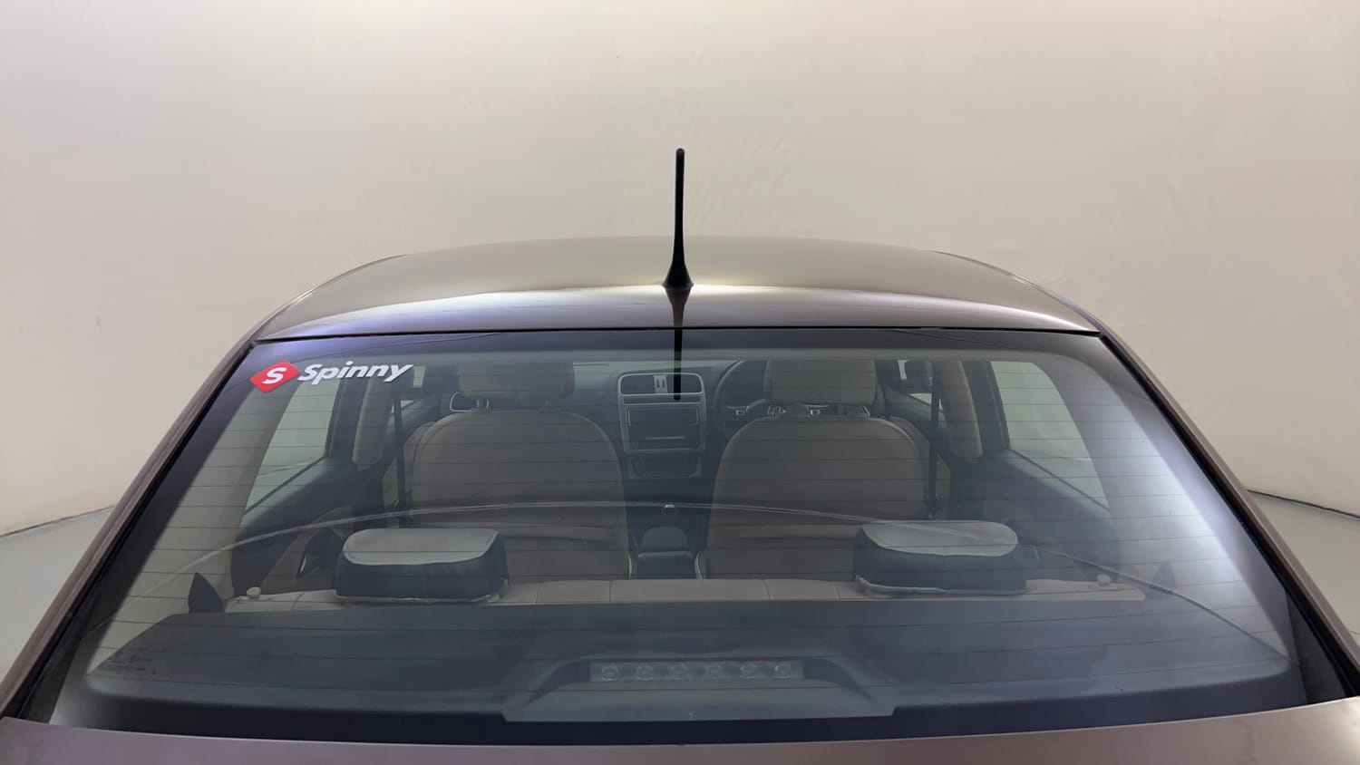 Used 2016 Volkswagen Ameo Highline1.2L (P) Petrol Manual top_features Rear defogger