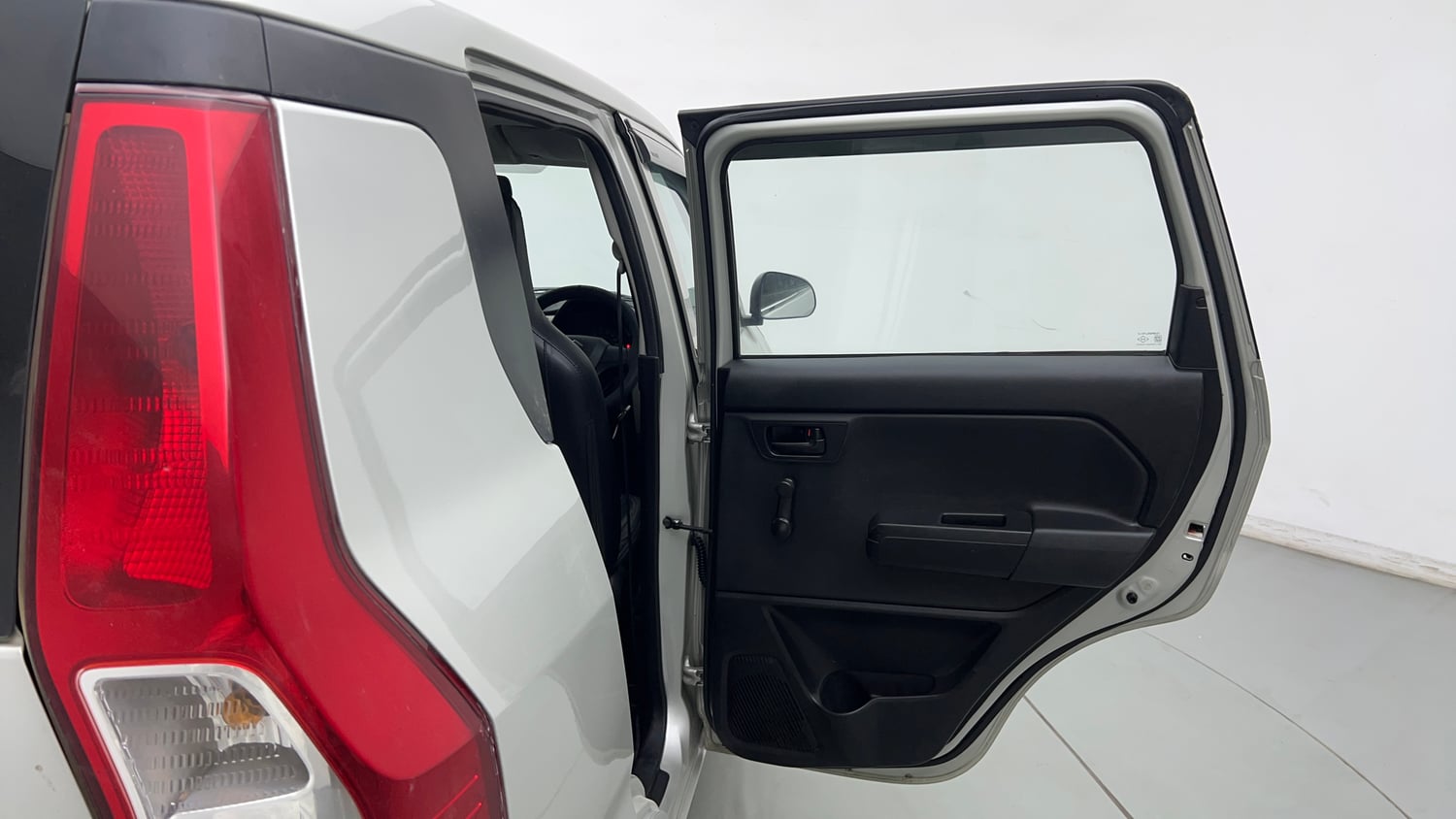 Used 2021 Maruti Suzuki Wagon R LXi 1.0 CNG Cng Manual interior RIGHT REAR DOOR OPEN VIEW