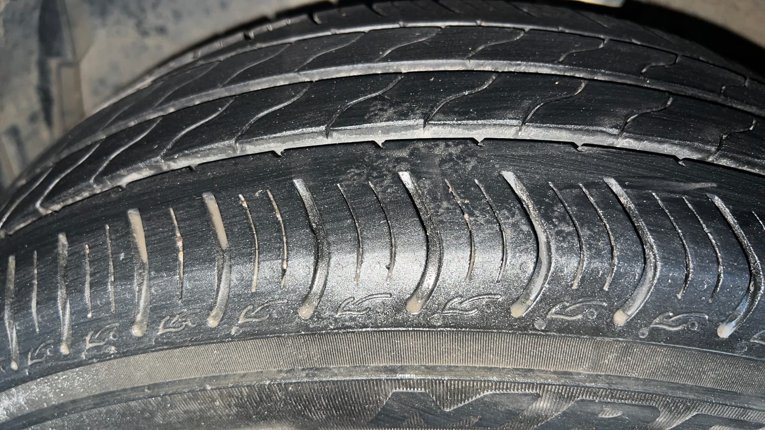 Used 2022 Honda Amaze VX CVT 1.2 Petrol Petrol Automatic tyres LEFT FRONT TYRE TREAD VIEW