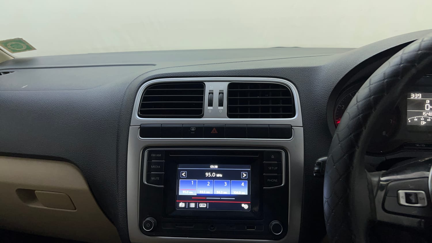 Used 2016 Volkswagen Ameo Highline1.2L (P) Petrol Manual top_features Integrated (in-dash) music system
