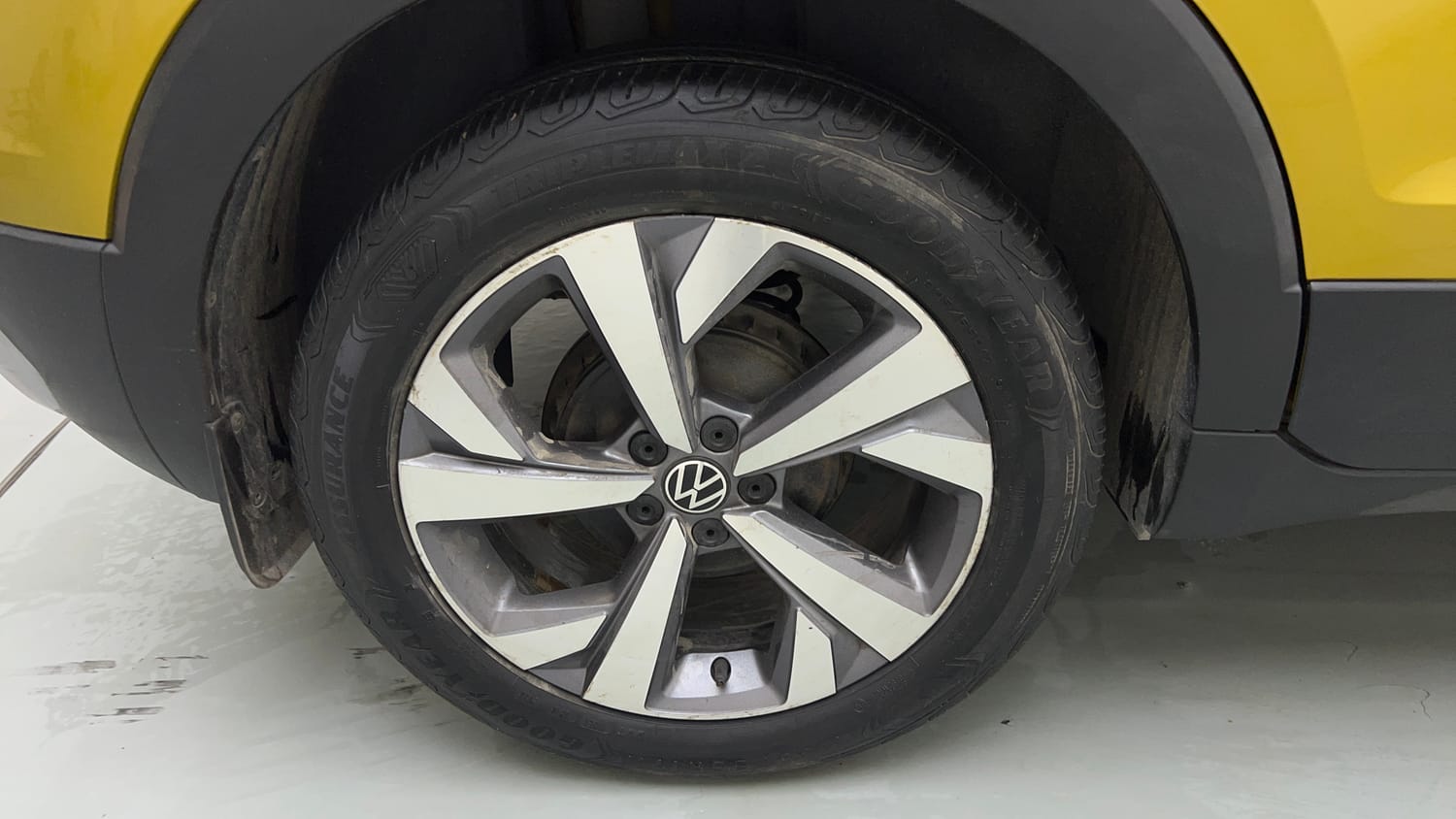 Used 2022 Volkswagen Taigun Topline 1.0 TSI AT Petrol Automatic tyres RIGHT REAR TYRE RIM VIEW