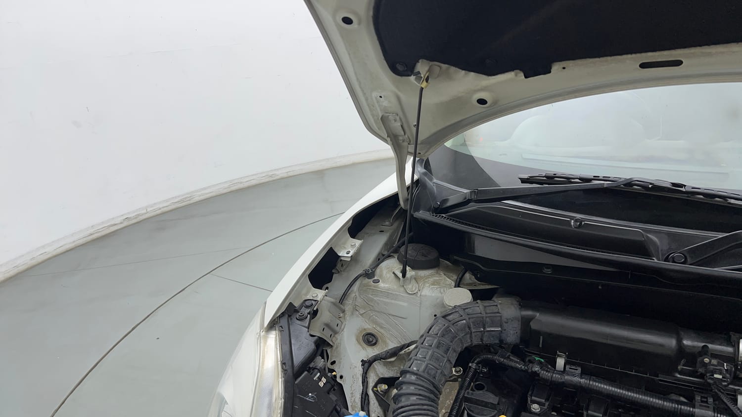 Used 2021 Maruti Suzuki Swift VXi Petrol Manual engine ENGINE RIGHT SIDE HINGE & APRON VIEW