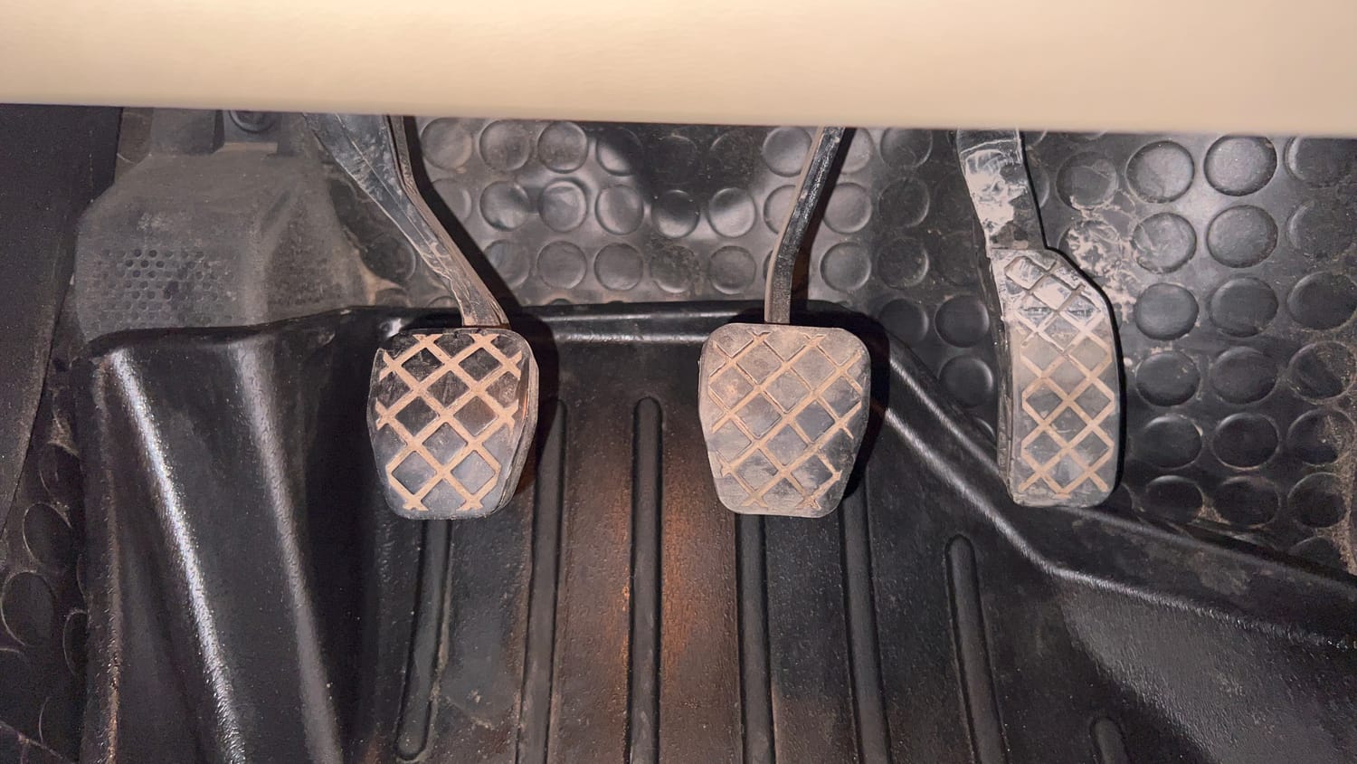 Used 2016 Volkswagen Ameo Highline1.2L (P) Petrol Manual interior PEDALS VIEW