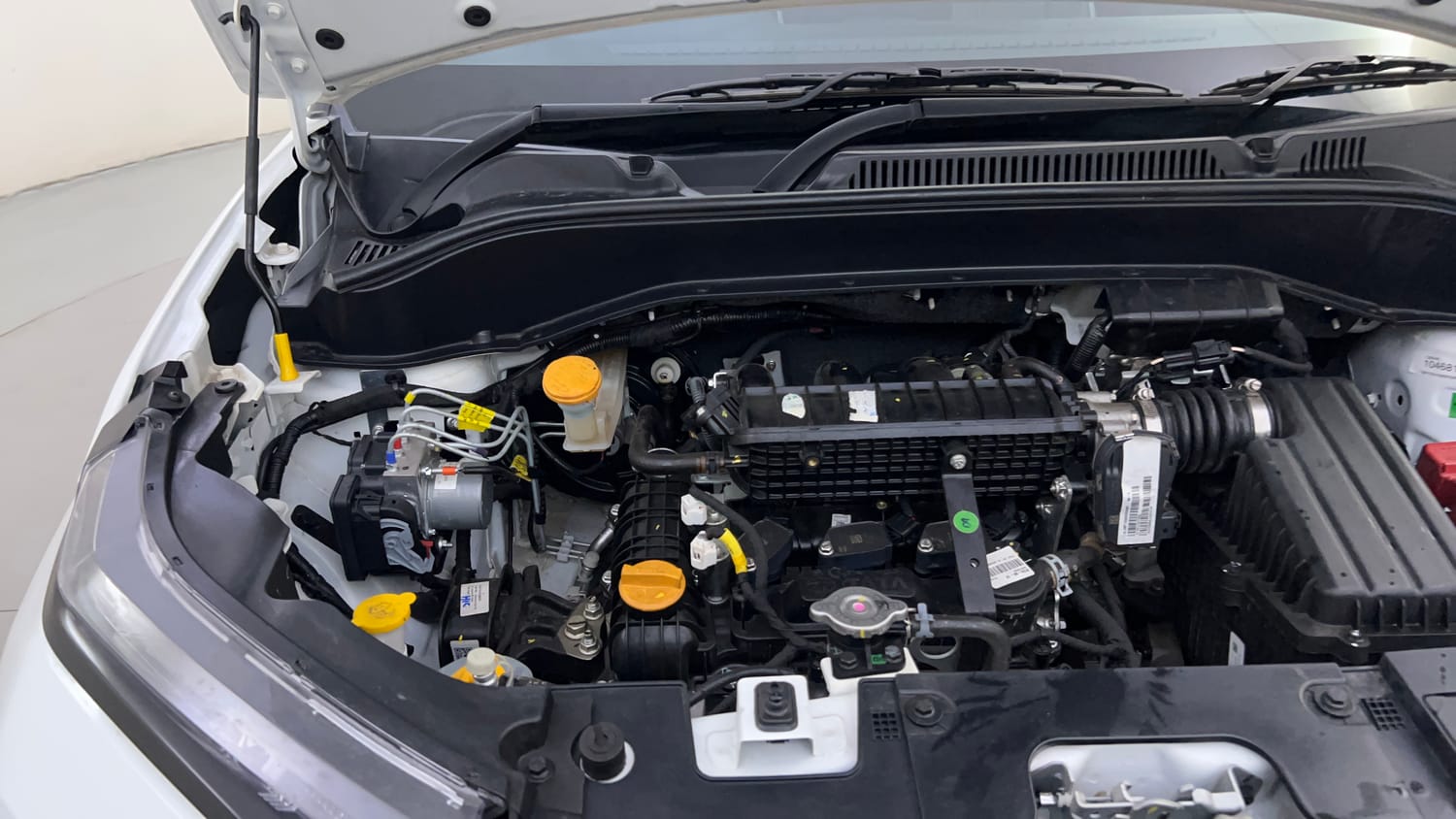 Used 2025 Tata Punch Adventure Plus AMT Petrol Automatic engine ENGINE RIGHT SIDE HINGE & APRON VIEW