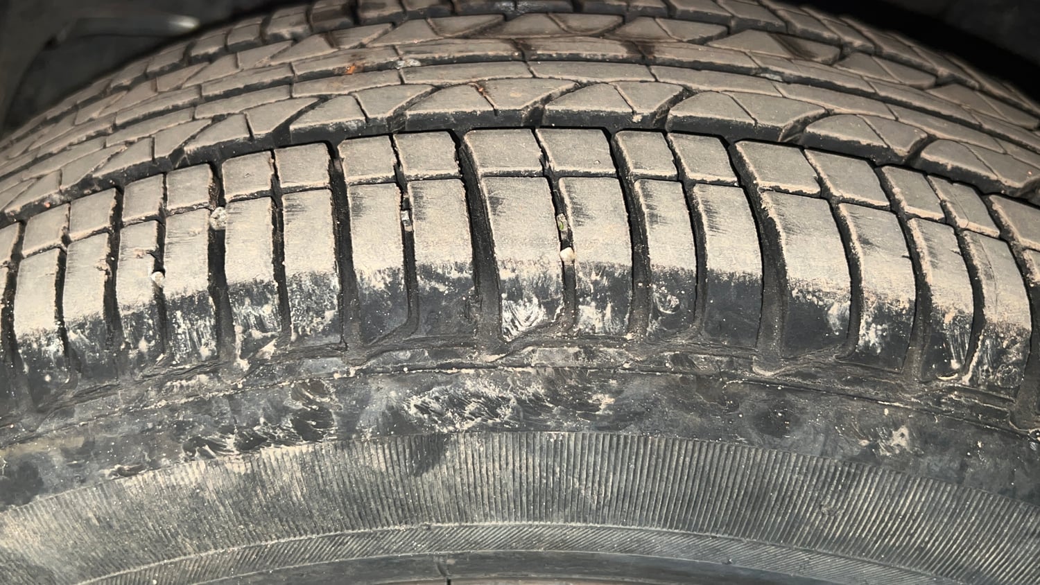 Used 2023 Tata Tigor XZA Plus Leatherette Pack Petrol Automatic tyres LEFT FRONT TYRE TREAD VIEW