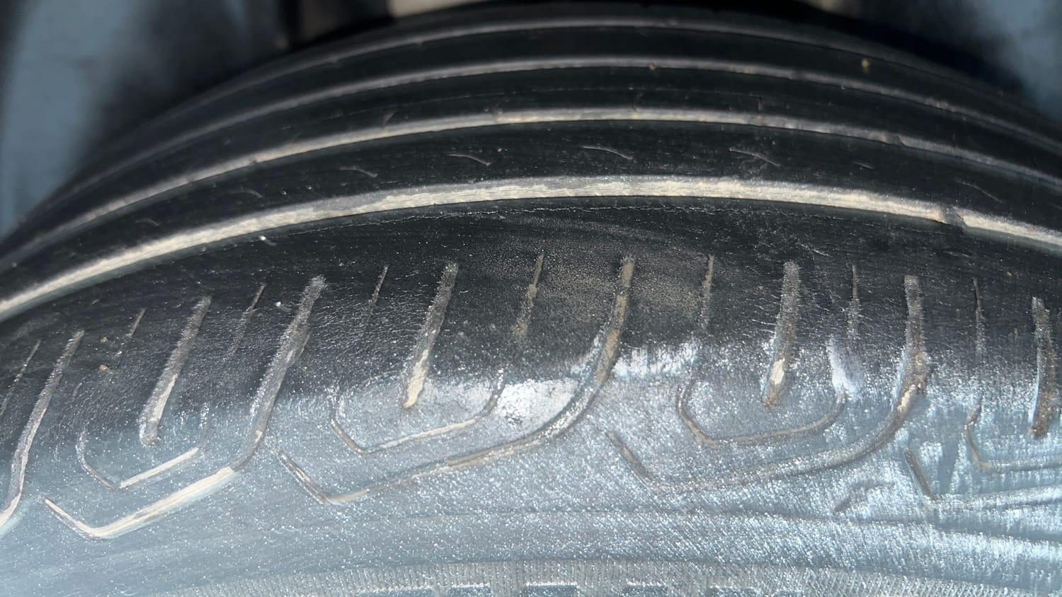 Used 2021 Skoda Kushaq Ambition 1.0L TSI MT Petrol Manual tyres RIGHT REAR TYRE TREAD VIEW