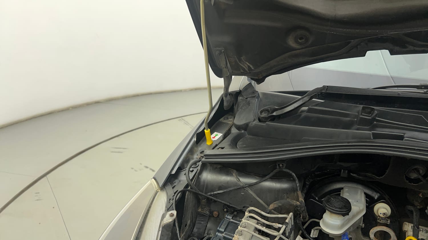 Used 2022 Tata Tiago XT CNG Cng Manual engine ENGINE RIGHT SIDE HINGE & APRON VIEW