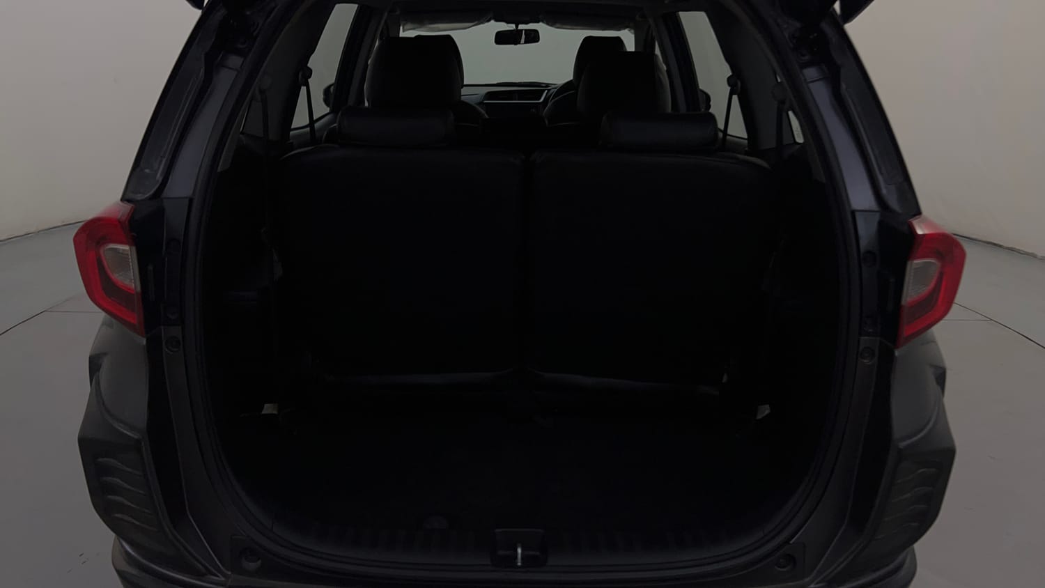 Used 2018 Honda BR-V V CVT Petrol Petrol Automatic interior DICKY INSIDE VIEW