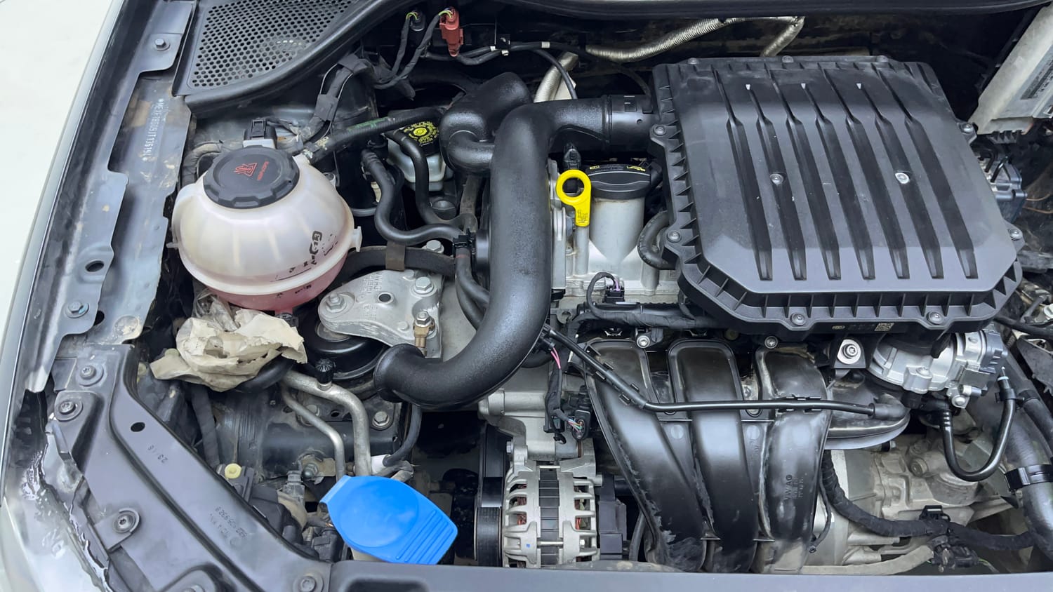 Used 2018 Volkswagen Ameo Comfortline 1.0L (P) Petrol Manual engine ENGINE RIGHT SIDE VIEW