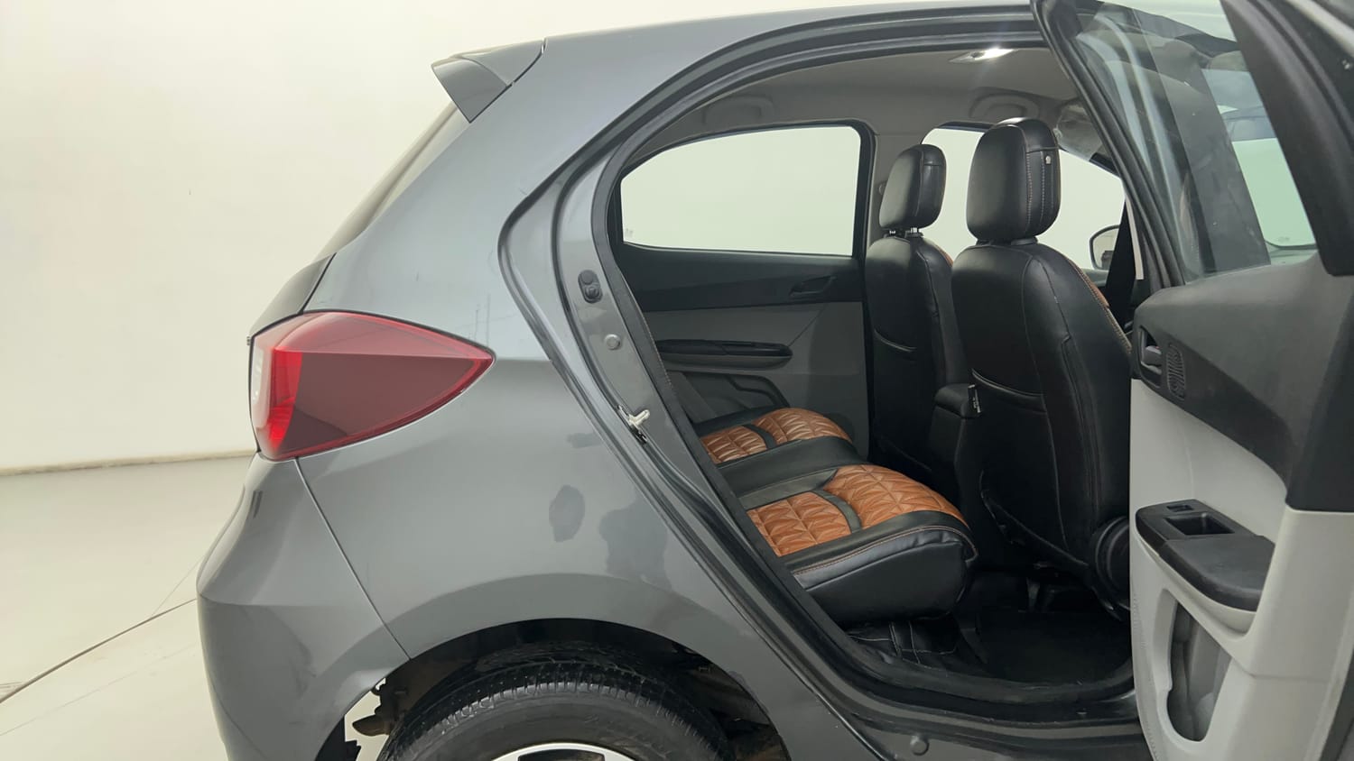 Used 2022 Tata Tiago XT CNG Cng Manual interior RIGHT SIDE REAR DOOR CABIN VIEW