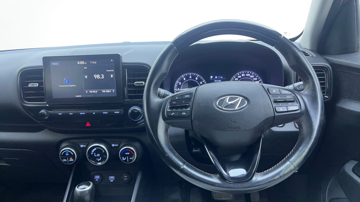 Used 2019 Hyundai Venue SX Plus 1.0 Turbo DCT Dual Tone Petrol Automatic interior STEERING VIEW
