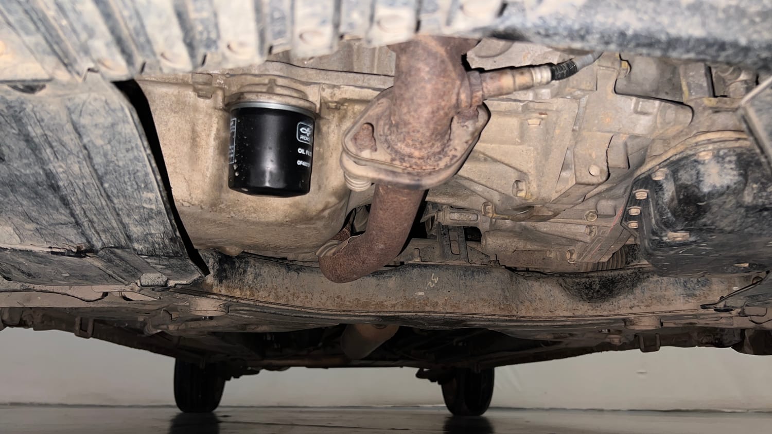 Used 2017 Maruti Suzuki Ertiga VXI AT Petrol Automatic extra FRONT LEFT UNDERBODY VIEW