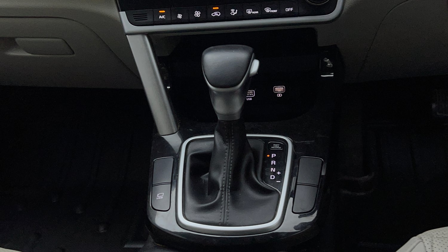 Used 2022 kia Seltos HTX 1.5 IVT Petrol Automatic interior GEAR  KNOB VIEW
