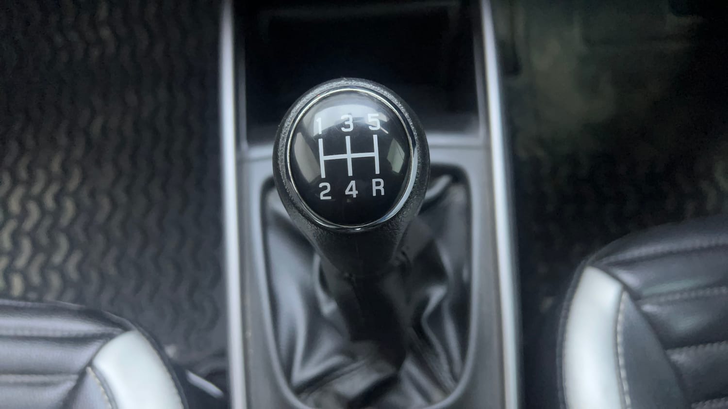 Used 2021 Maruti Suzuki Baleno Zeta Petrol Manual interior GEAR  KNOB VIEW