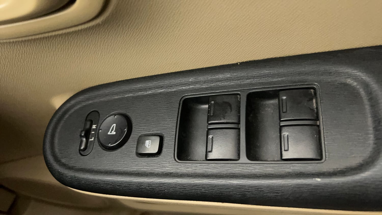 Used 2015 Honda Amaze 1.2 S i-VTEC Petrol Manual top_features Power windows