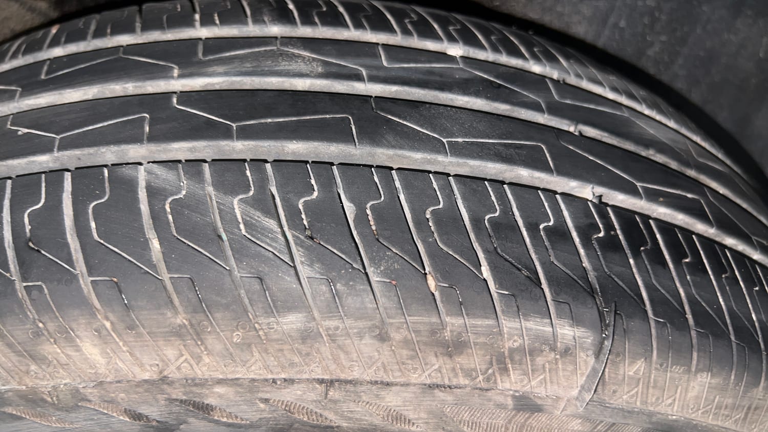 Used 2025 Tata Punch Adventure Plus AMT Petrol Automatic tyres LEFT REAR TYRE TREAD VIEW