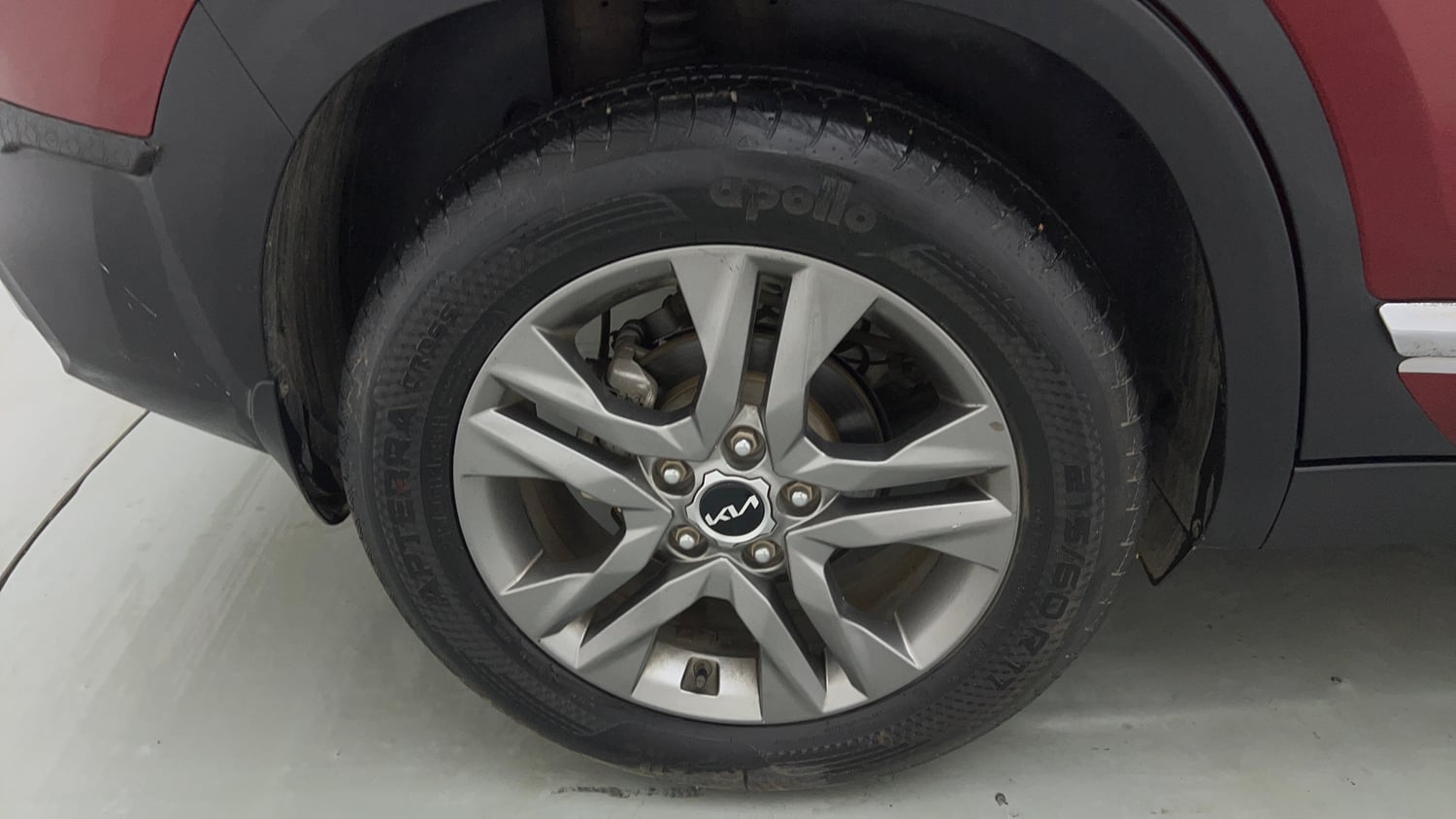 Used 2022 kia Seltos HTX 1.5 IVT Petrol Automatic tyres RIGHT REAR TYRE RIM VIEW