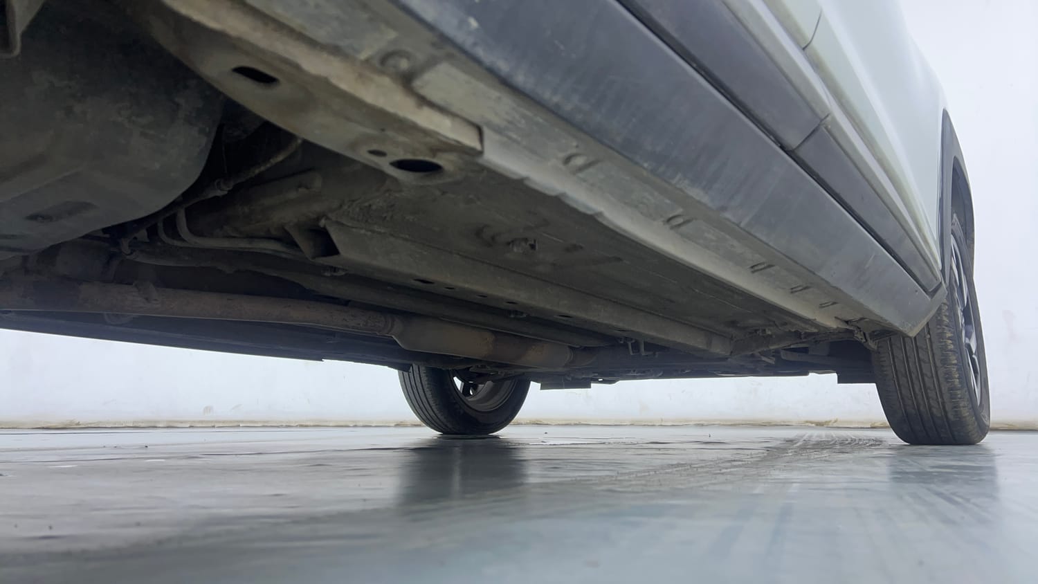 Used 2021 Nissan Magnite XV Premium Turbo CVT Petrol Automatic extra REAR RIGHT UNDERBODY VIEW