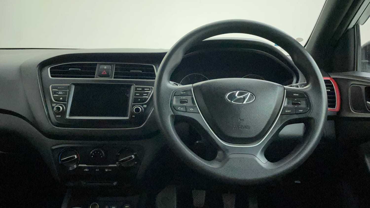 Used 2019 Hyundai Elite i20 Sportz Plus 1.2 Dual Tone Petrol Manual interior STEERING VIEW