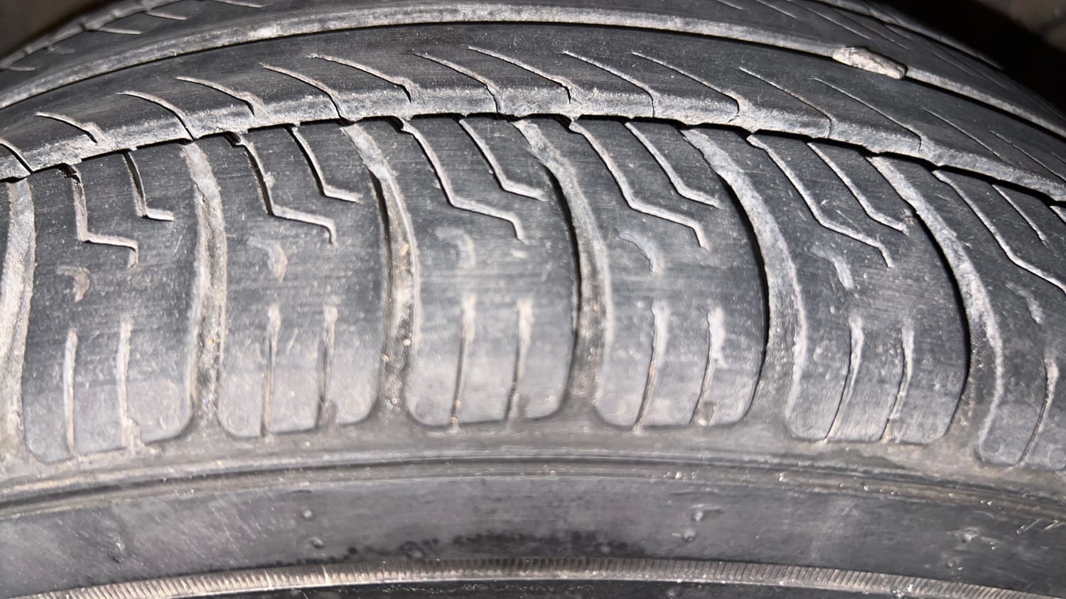 Used 2016 Ford Figo Titanium1.5 TDCi Diesel Manual tyres RIGHT FRONT TYRE TREAD VIEW