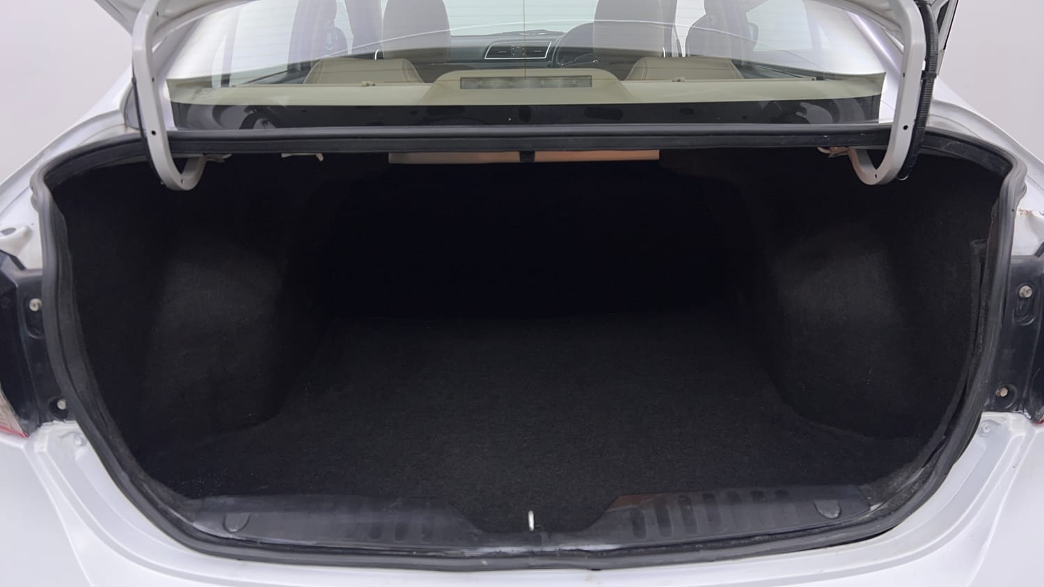 Used 2015 Maruti Suzuki Ciaz ZXI+ Petrol Manual interior DICKY INSIDE VIEW