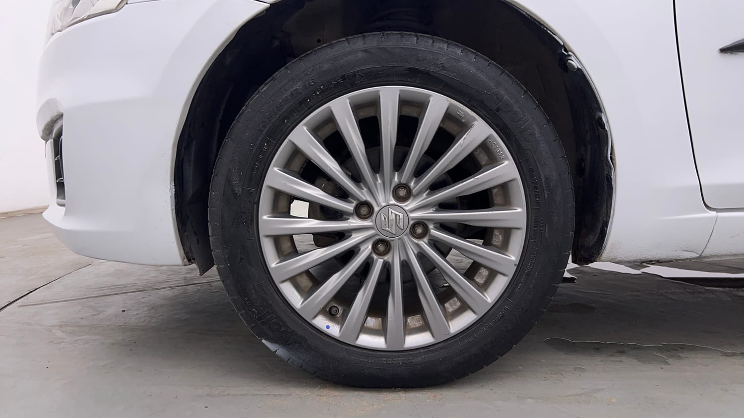 Used 2015 Maruti Suzuki Ciaz ZXI+ Petrol Manual tyres LEFT FRONT TYRE RIM VIEW