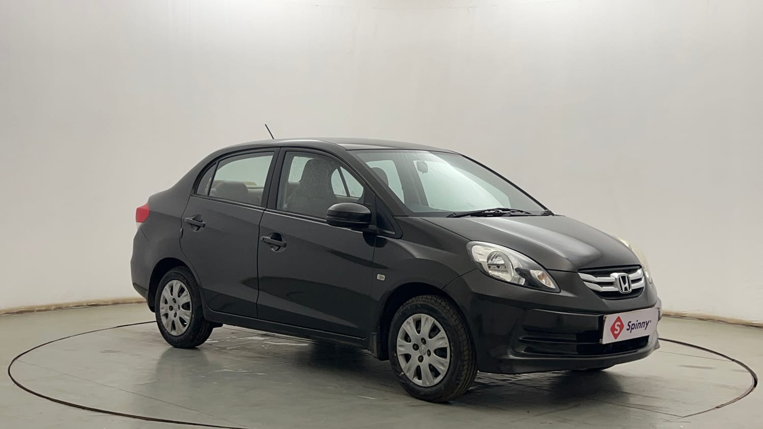 Used 2015 Honda Amaze 1.2 S i-VTEC Petrol Manual exterior RIGHT FRONT CORNER VIEW