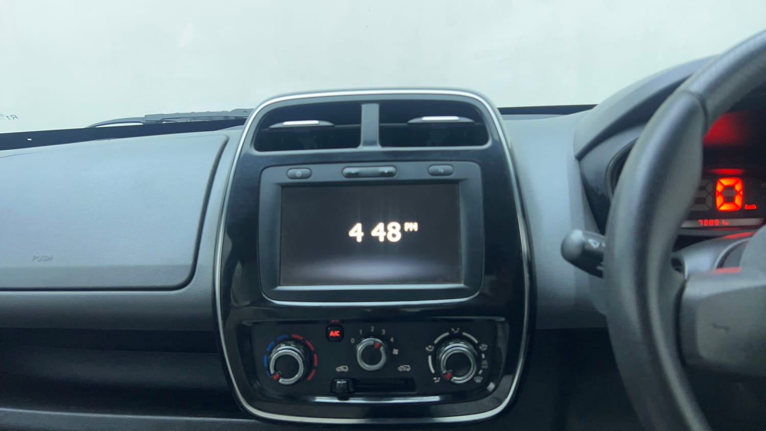 Used 2019 Renault Kwid RXT Opt Petrol Manual top_features Touch screen infotainment system