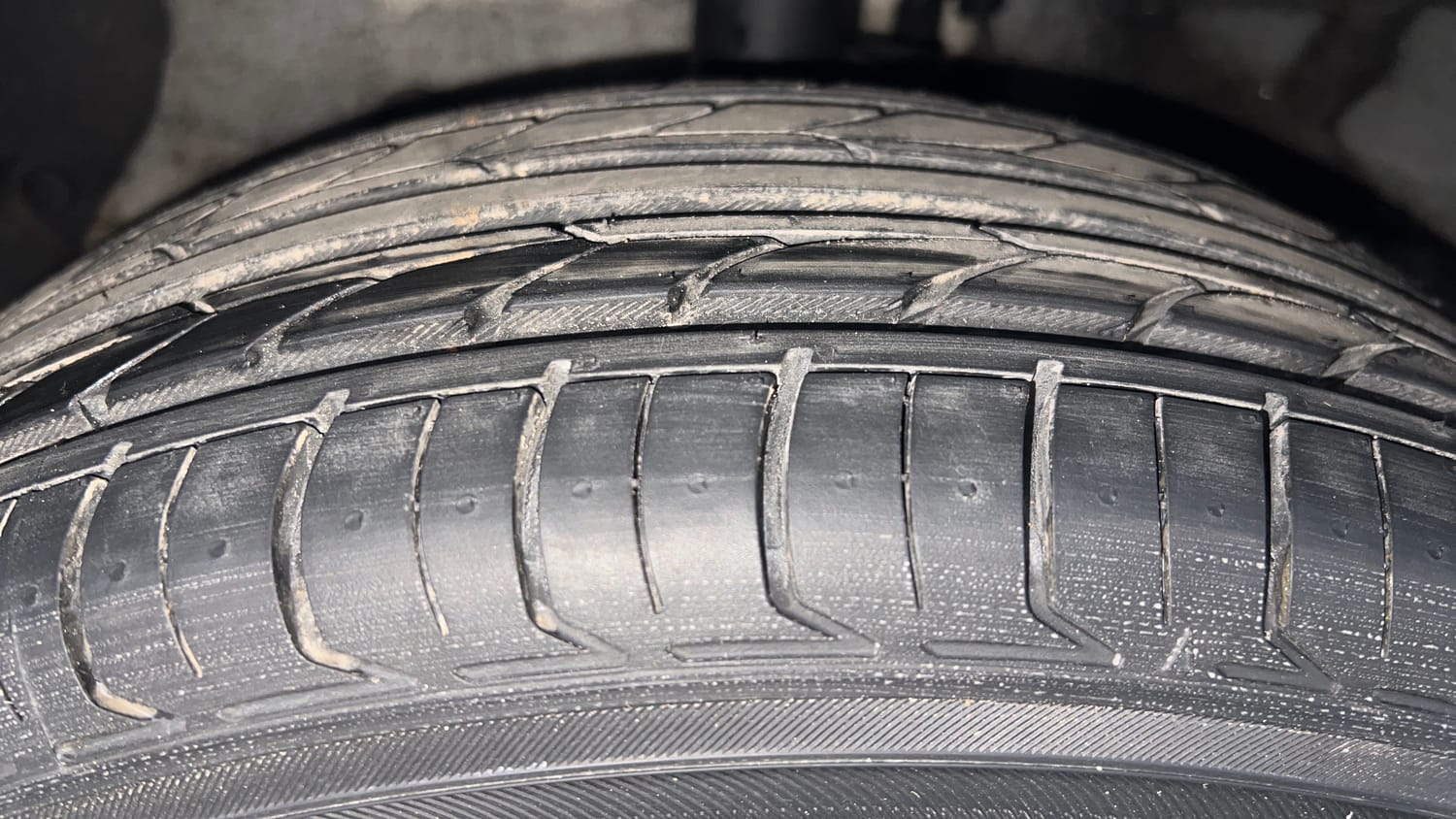 Used 2017 Hyundai Grand i10 Asta 1.2 Kappa VTVT Petrol Manual tyres LEFT FRONT TYRE TREAD VIEW