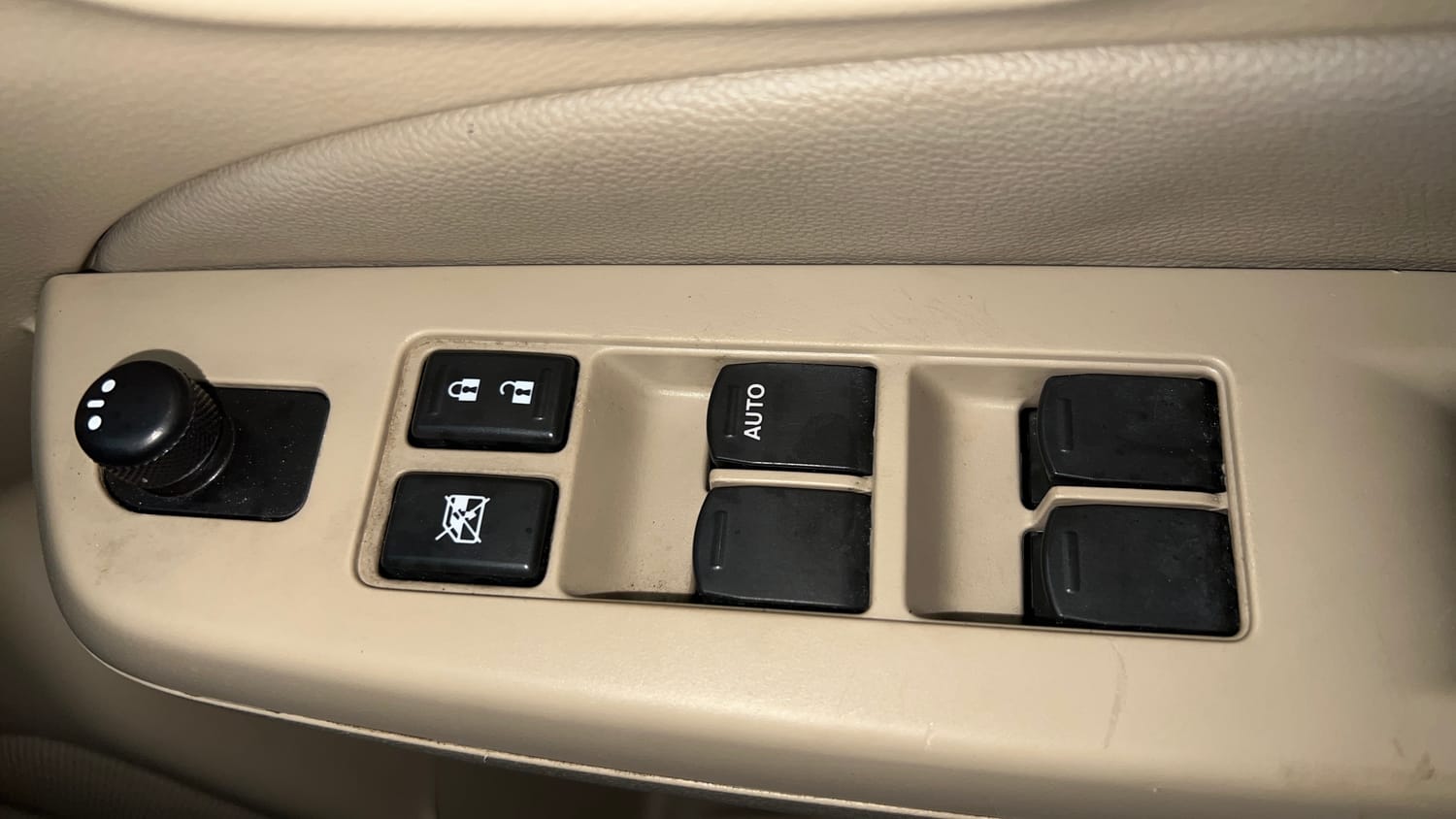 Used 2015 Maruti Suzuki Ciaz ZXI+ Petrol Manual top_features Anti pinch power windows
