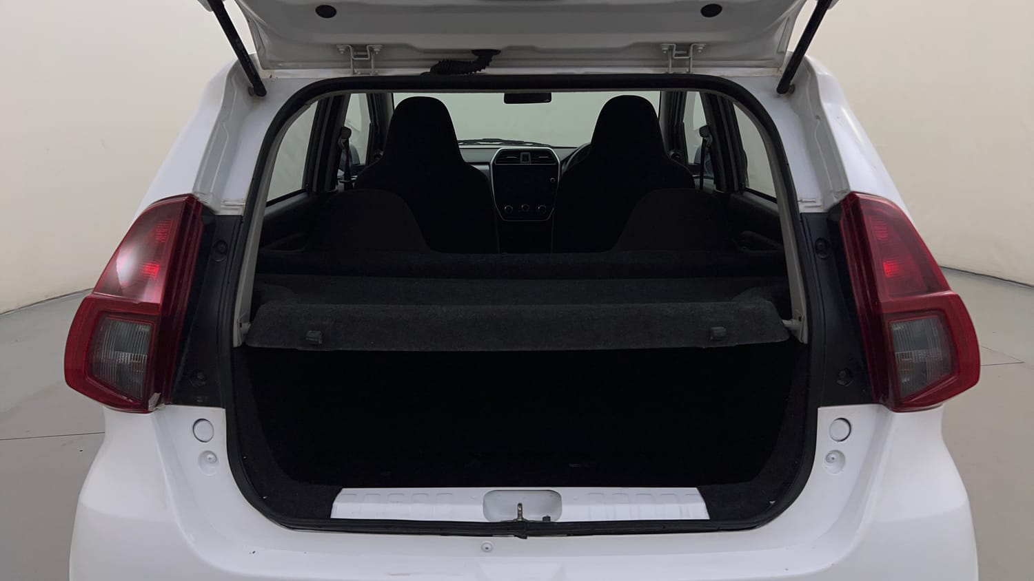 Used 2020 Datsun Redi-GO T(O) 1.0 AMT Petrol Automatic interior DICKY INSIDE VIEW