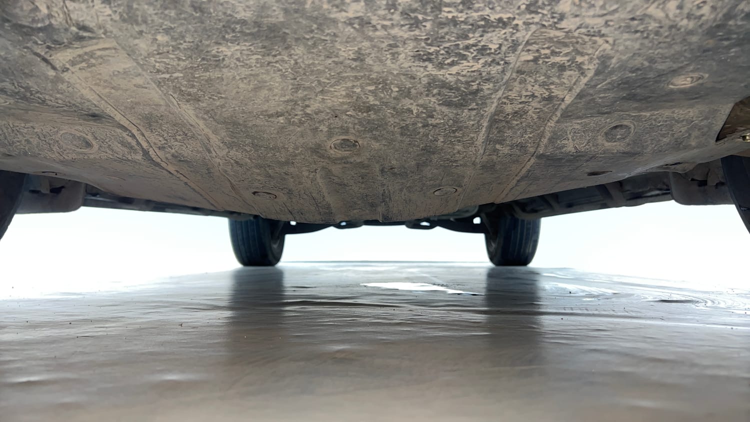 Used 2016 Mahindra XUV500 W10 AT Diesel Automatic extra FRONT LEFT UNDERBODY VIEW