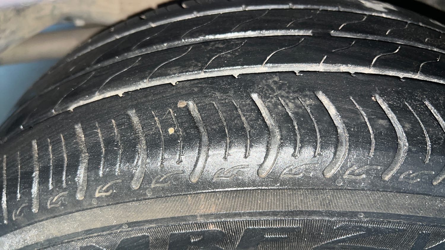 Used 2022 Honda Amaze VX CVT 1.2 Petrol Petrol Automatic tyres RIGHT REAR TYRE TREAD VIEW