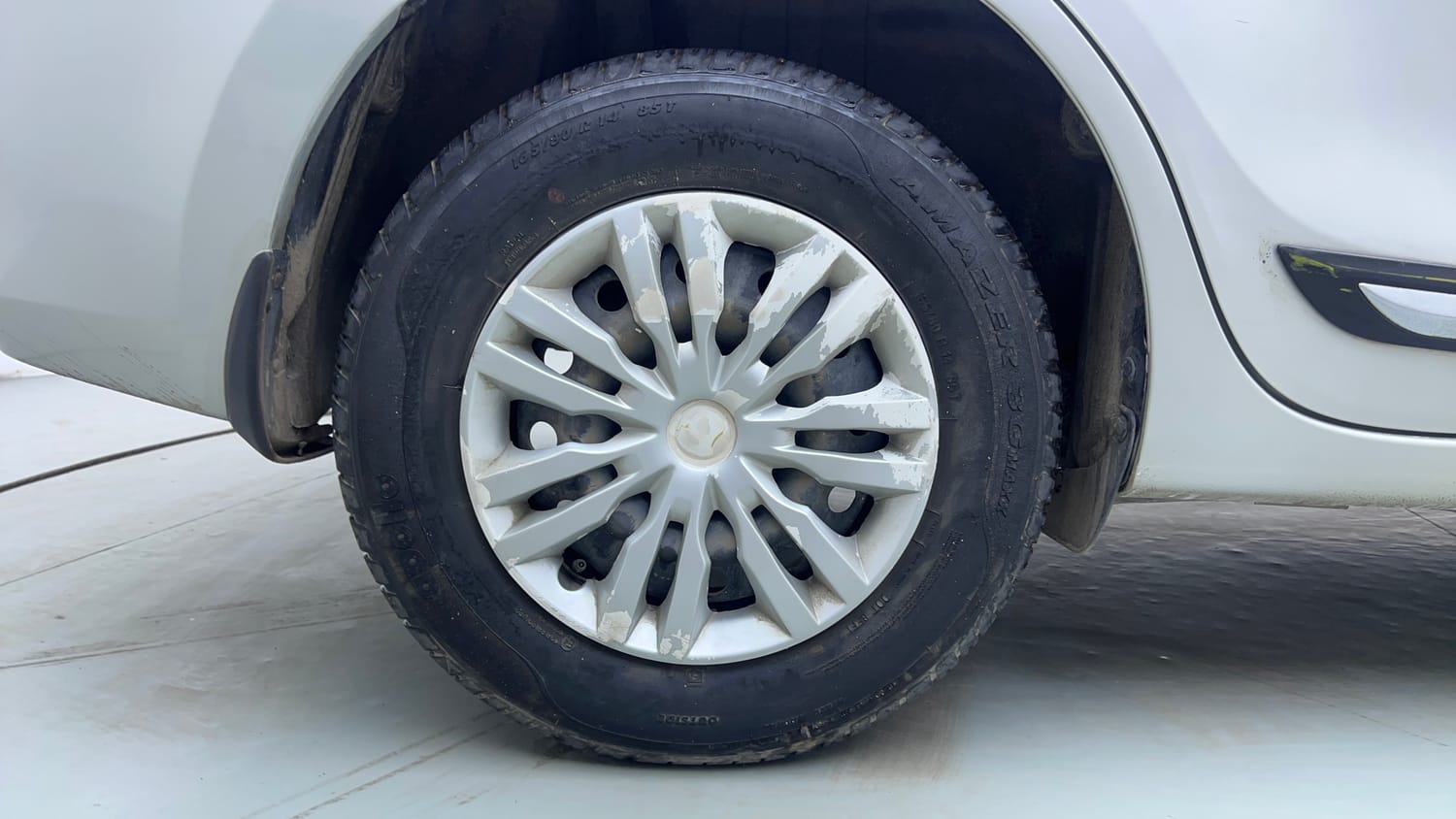 Used 2018 Maruti Suzuki Dzire VXi Petrol Manual tyres RIGHT REAR TYRE RIM VIEW