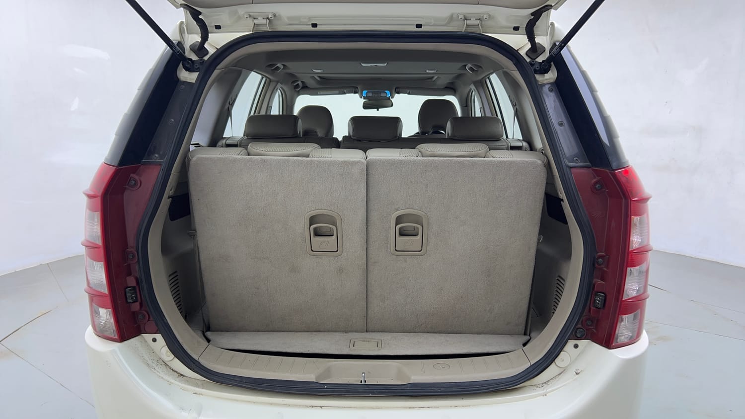 Used 2016 Mahindra XUV500 W10 AT Diesel Automatic interior DICKY INSIDE VIEW