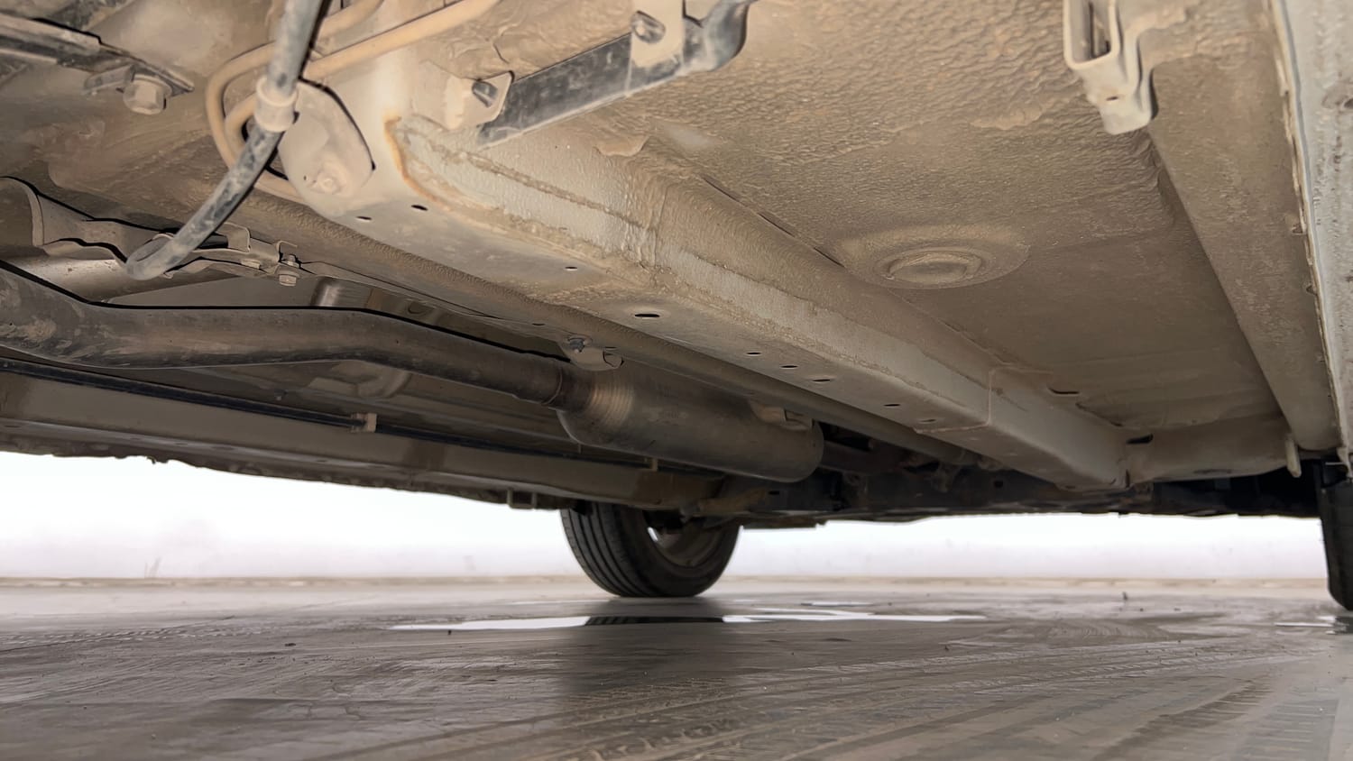 Used 2015 Maruti Suzuki Ciaz ZXI+ Petrol Manual extra REAR RIGHT UNDERBODY VIEW